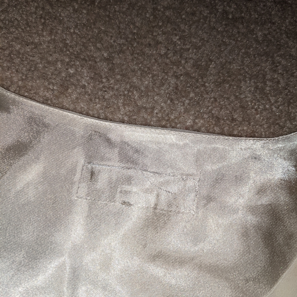 Fancy sleeveless v-neck top - Picture 5 of 15